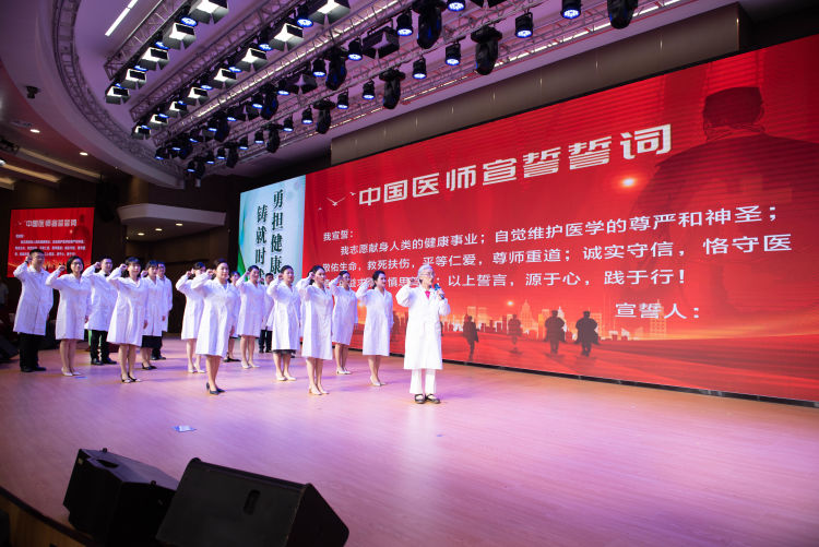 致敬医师！武汉医师协会首届《青年医师说》医学人文演讲比赛决赛在武汉市中心医院杨春湖院区顺利举办
