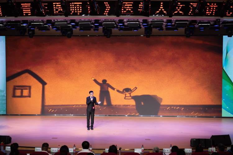 致敬医师！武汉医师协会首届《青年医师说》医学人文演讲比赛决赛在武汉市中心医院杨春湖院区顺利举办