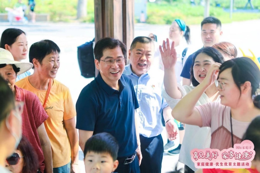 “育见美好，家享健康”——武汉医师协会名医走基层志愿服务健康行