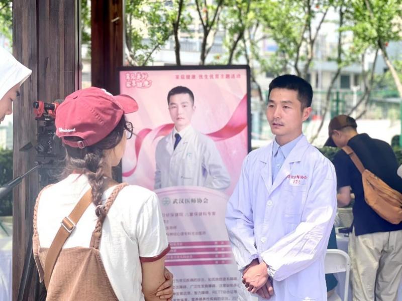 “育见美好，家享健康”——武汉医师协会名医走基层志愿服务健康行