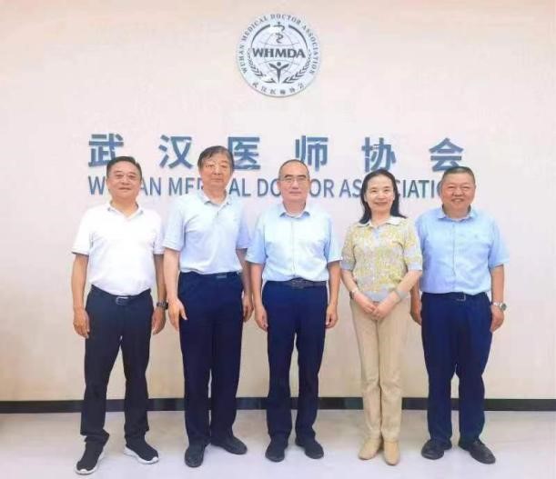 湖北省医师协会张定宇会长一行莅临我会调研指导工作