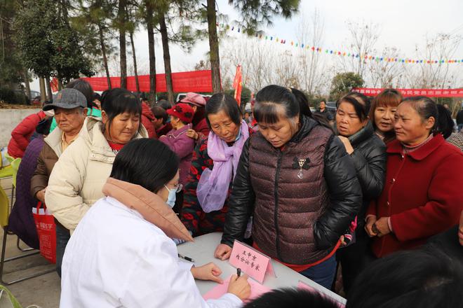 [网易新闻]武汉医师协会红安行巡回医疗活动启动仪式在知青茶场举行
