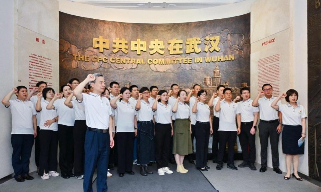 [长江日报]武汉青年医师重温誓言启新程，“三青一感动”系列活动彰显医者初心与创新担当