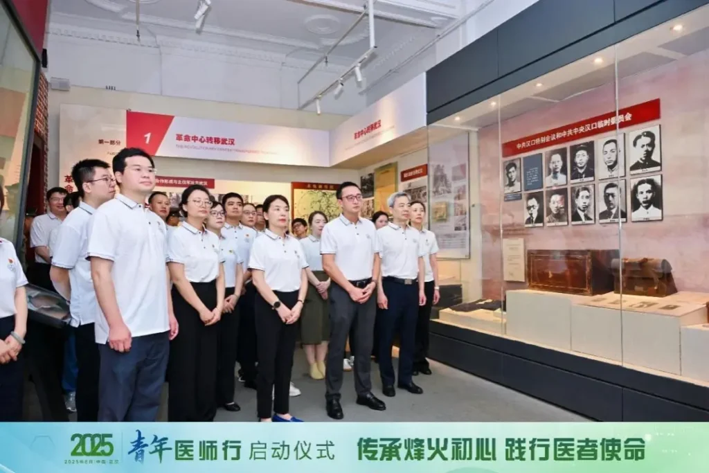 武汉青年医师重温誓言启新程，“三青一感动”系列活动彰显医者初心与创新担当