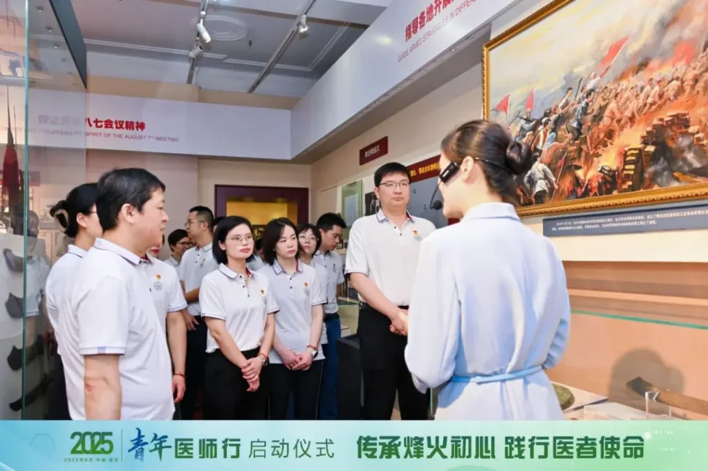 武汉青年医师重温誓言启新程，“三青一感动”系列活动彰显医者初心与创新担当