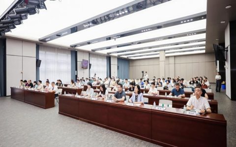 武汉医师协会第三届人文医学专业委员会换届大会及2025年医师年会暨温暖医院建设交流会圆满召开