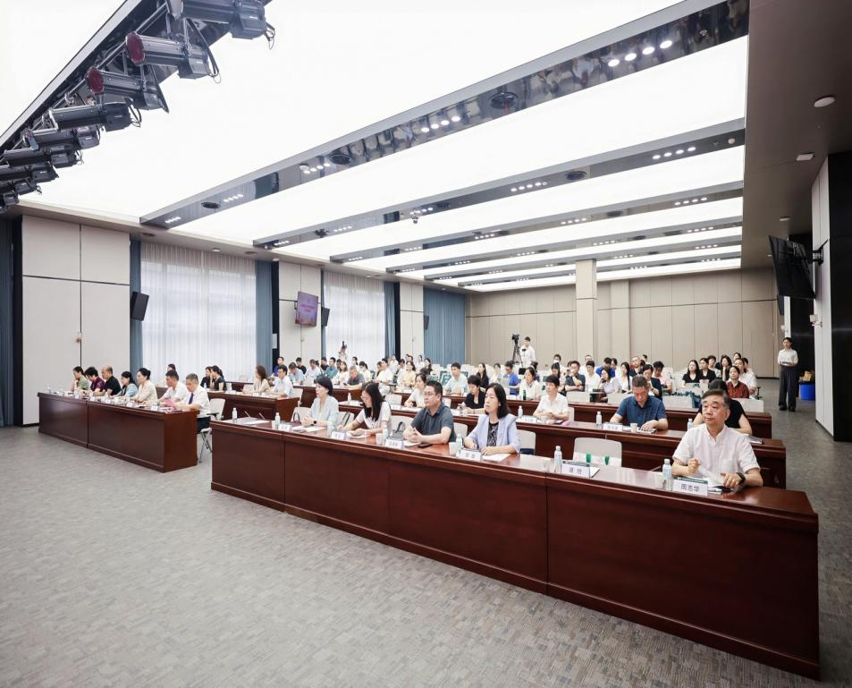 武汉医师协会第三届人文医学专业委员会换届大会及2025年医师年会暨温暖医院建设交流会圆满召开