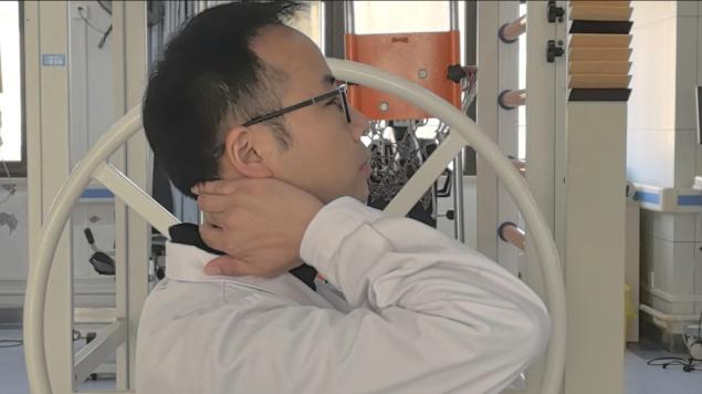 长期伏案脖子痛——快来学学这3步颈椎保健操