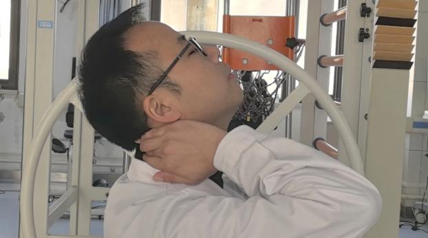 长期伏案脖子痛——快来学学这3步颈椎保健操