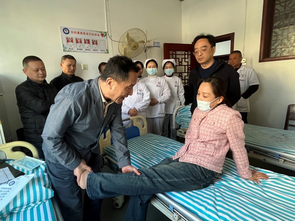 武汉医师协会康复医师分会举办“2025名医走基层服务健康行--新洲行”活动