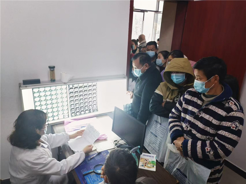 【人民网】银发专家与青年医师的“健康接力”