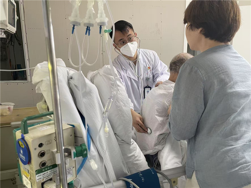 【人民网】银发专家与青年医师的“健康接力”