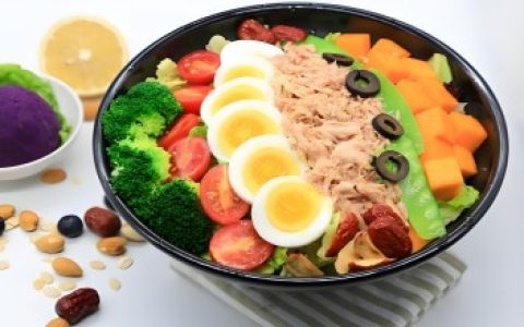 减脂餐怎么吃？别被“轻食”迷惑，科学搭配是关键