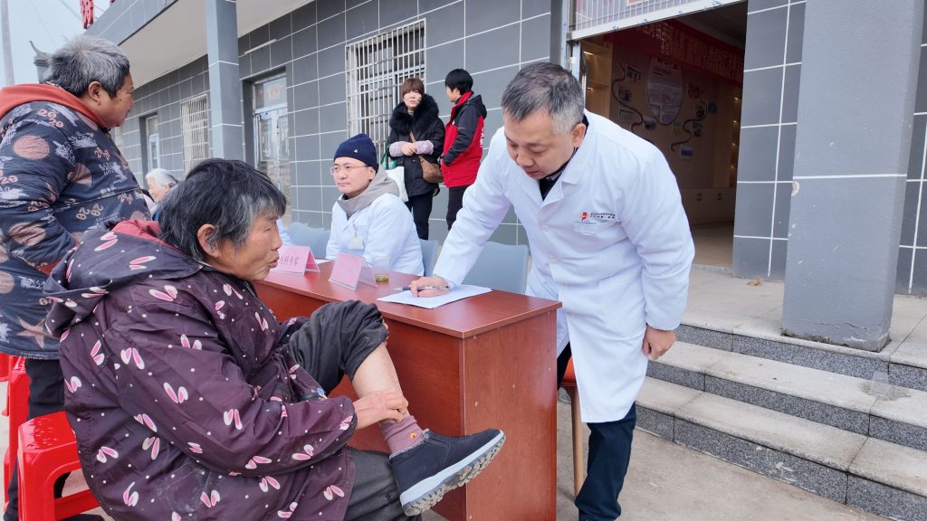[大武汉]将三甲医院“搬”进将军故里，武汉医师协会移动CT车开赴红安义诊