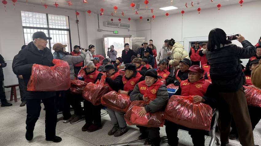 [湖北日报客户端]武汉医师协会临时党支部“医心为民党员志愿者服务队基层健康行——红安行”活动在红安永佳河镇进行