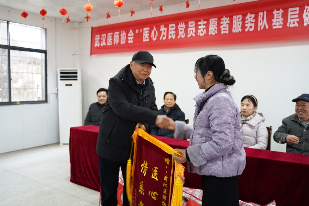 [武汉广播电视台]民生幸福｜将三甲医院“搬”进将军故里 武汉医师协会移动CT车开赴红安义诊