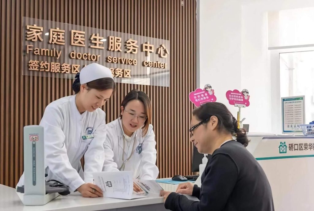【大武汉】见刀锋精准，感掌心温暖，白衣之下，是一座城的“医”靠