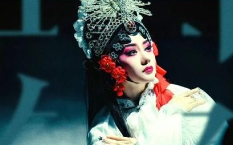 爆火《主角》“慢卧鱼”绝美出圈！别盲目模仿，你的腰椎根本扛不住